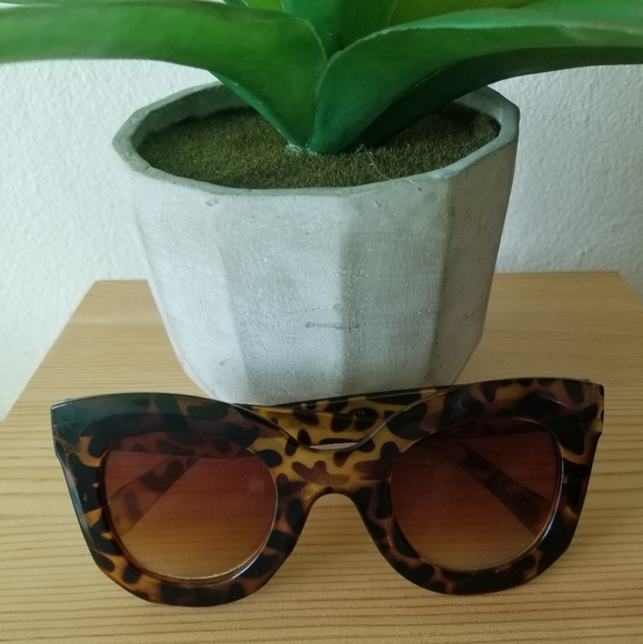 Cat Eye Sunglasses - Picture 2 of 3